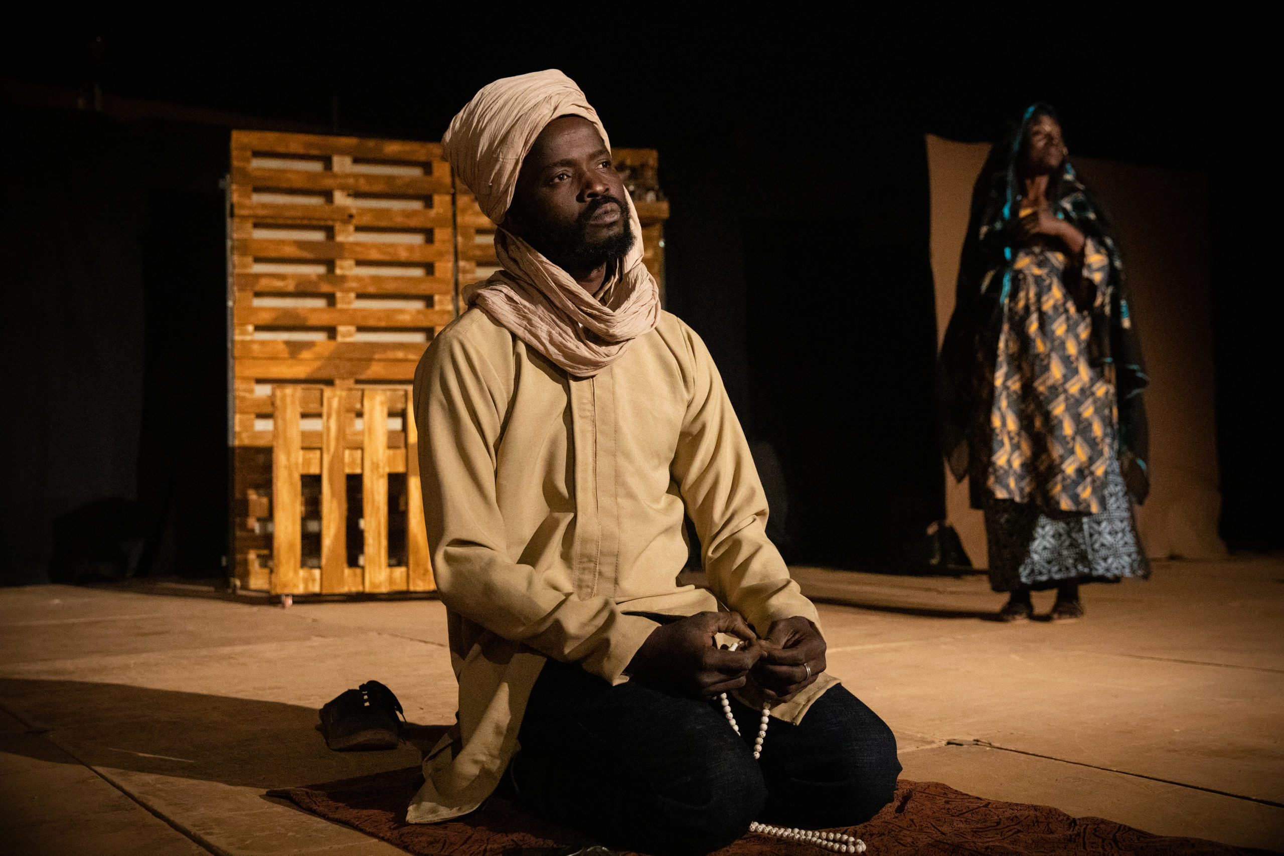 Ali K. Ouédraogo in ``Terre Ceinte`` von Mohamed Mbougar Sarr, adaptiert und inszeniert von Aristide Tarnagda